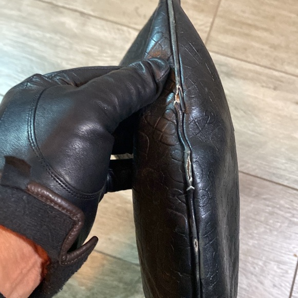 Gucci medium-sized hobo bag 	W16.5 x H11.8 x D0.8inch Handle Height：9.1 902 - Picture 4 of 16